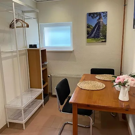 Gemuetliche Gaestewohnung In Mit Pool Apartment